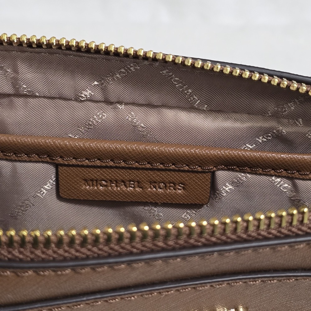 New Michael Kors Jet Set Travel Med Dome Brown Saffiano Leather Crossbody Purse‎ - Picture 9 of 16